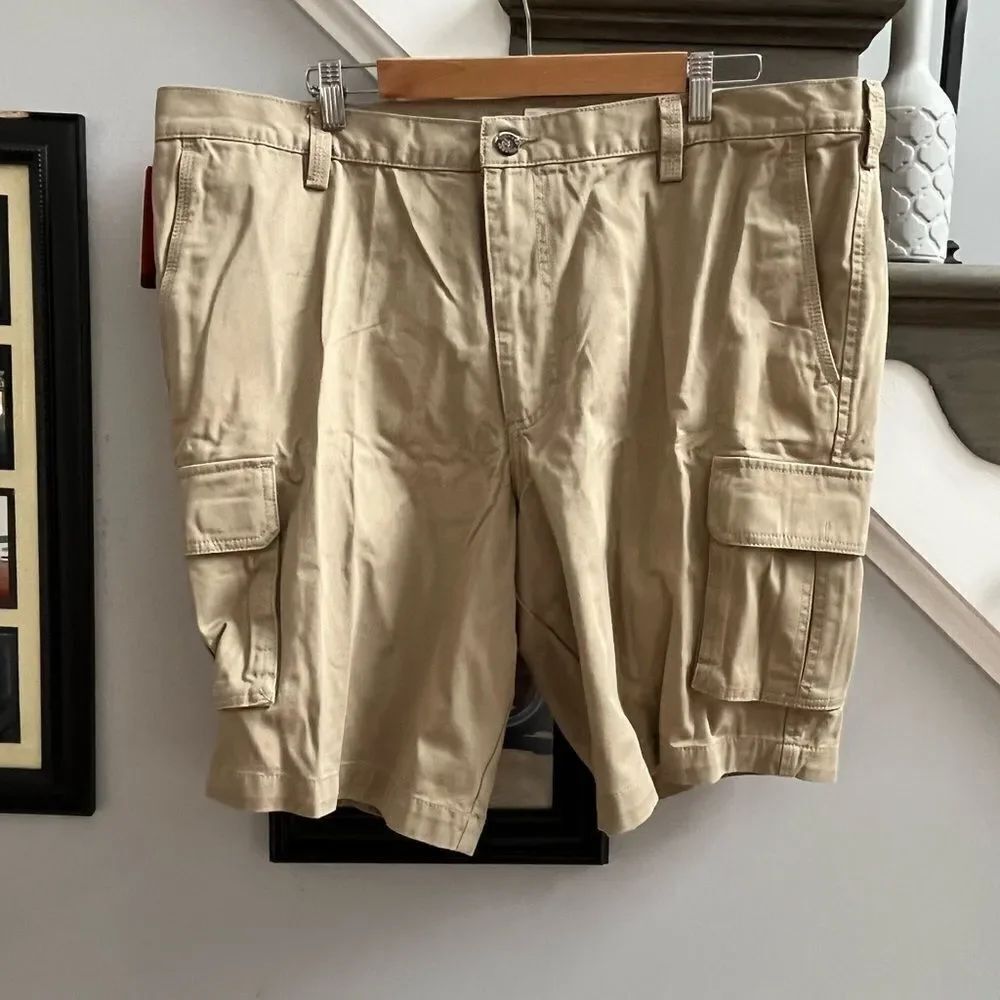 Dockers Tan Washed Cargo Shorts sz 42 NWT